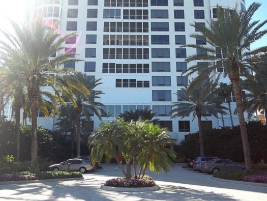 Luxurious Grounds Luxurious Grounds